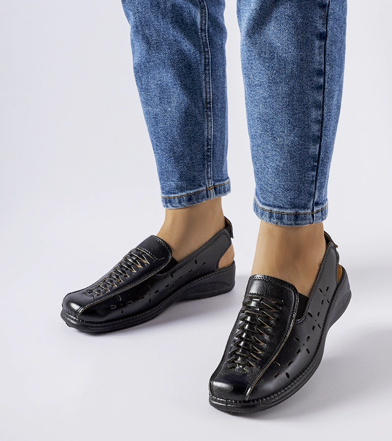 Czarne wsuwane sandałki damskie