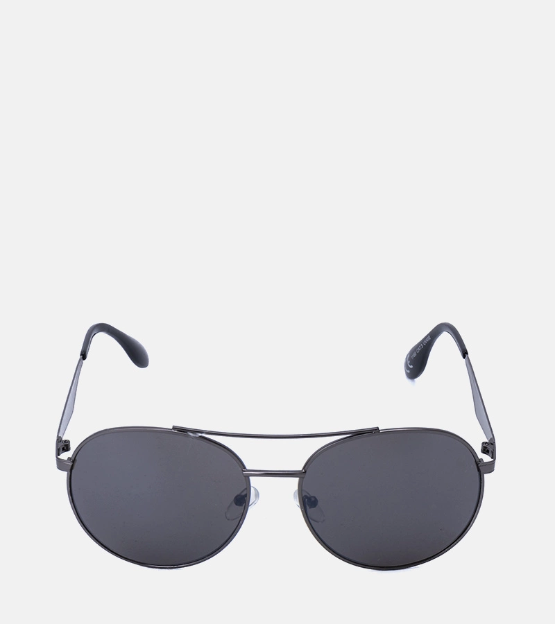 Czarne okulary przeciwsłoneczne