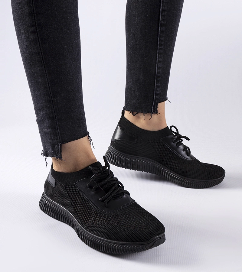 Czarne ażurowe sneakersy