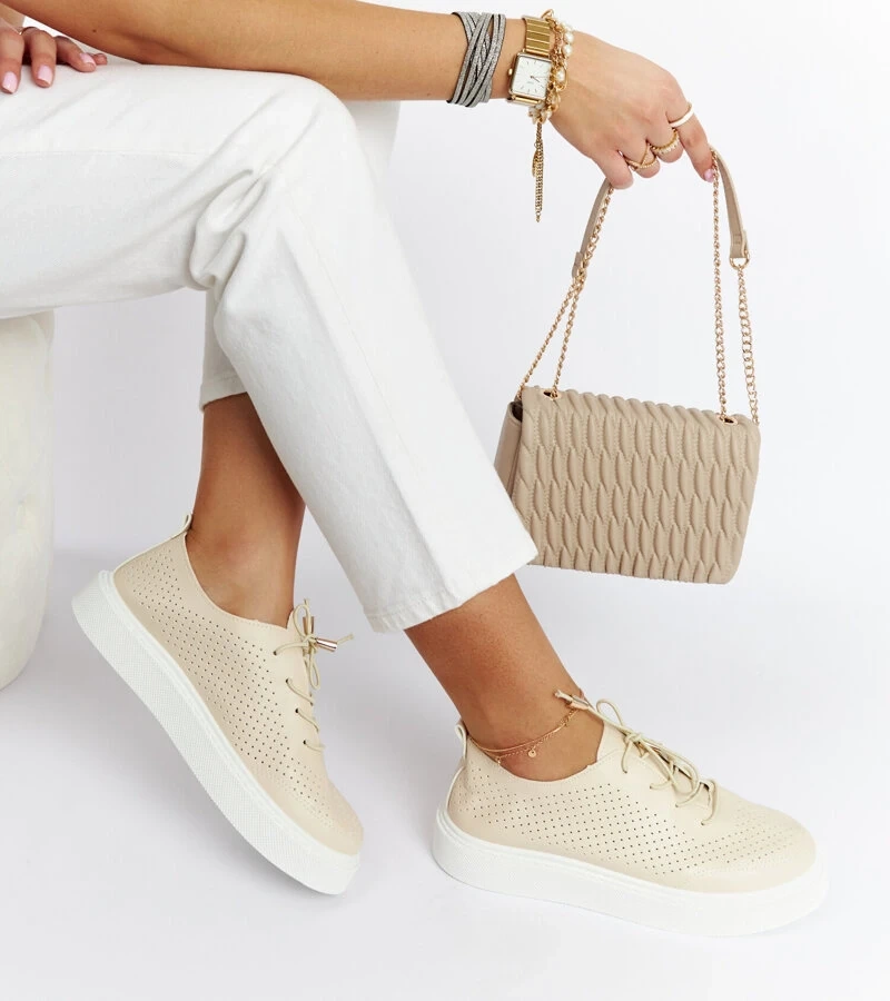 Beżowe perforowane tenisówki