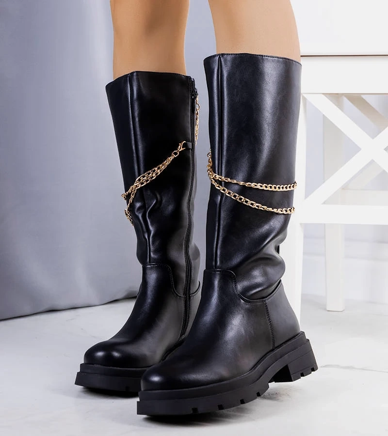 Czarne ocieplane kozaki z paskiem