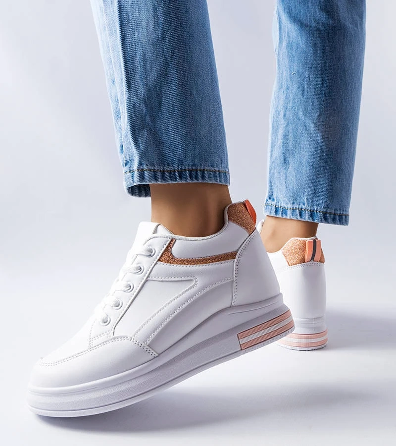 Białe sneakersy na koturnie z brokatowymi wstawkami