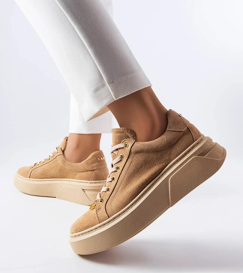 Beżowe zamszowe sneakersy