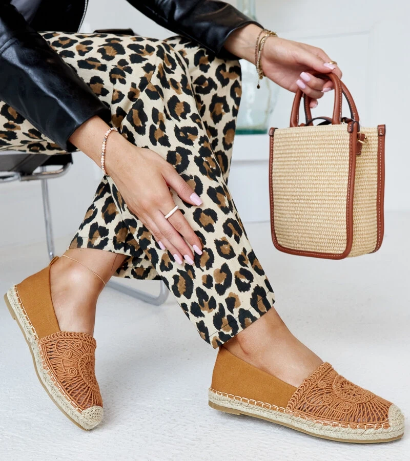 Brązowe espadryle z haftem