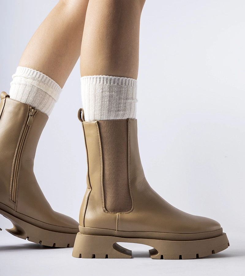 Brązowe ocieplane botki