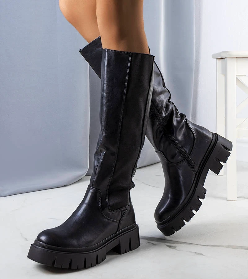 Czarne kozaki na platformie