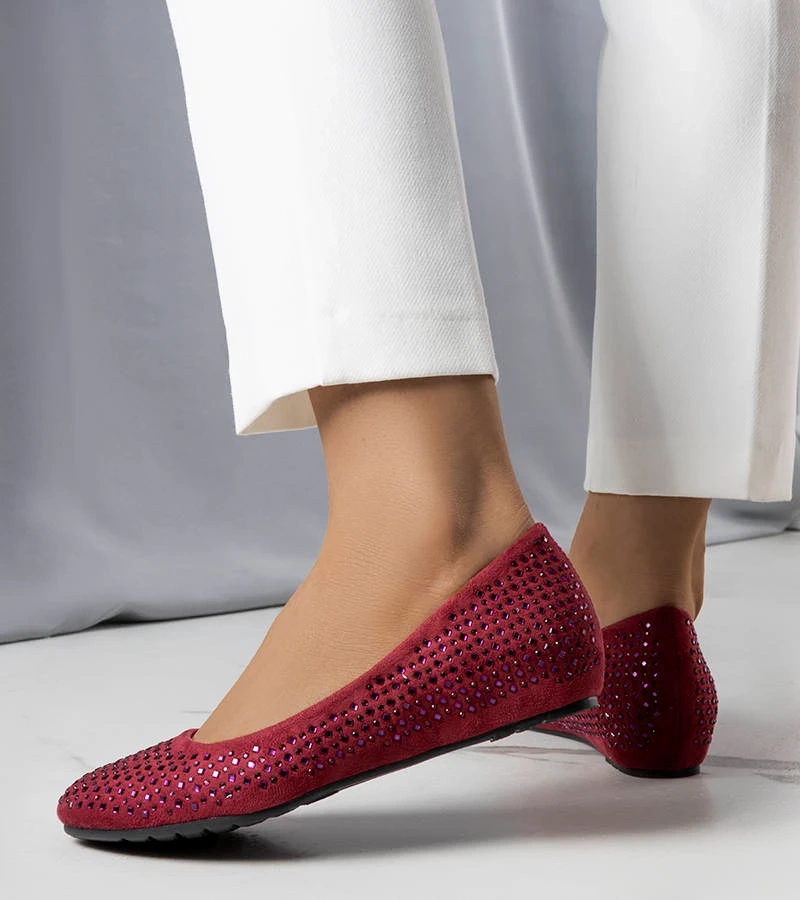 Bordowe balerinki z cyrkoniami na krytym koturnie