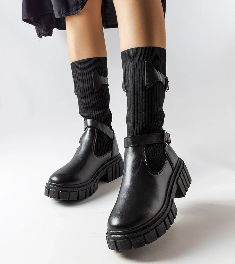Czarne stylowe kozaki z elastyczną cholewką