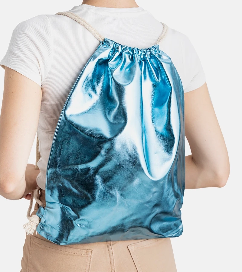 Metaliczny niebieski plecak typu worek