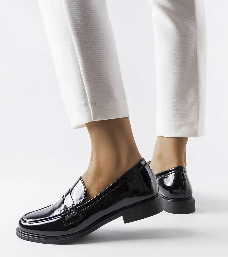 Czarne mokasyny z cyrkoniami