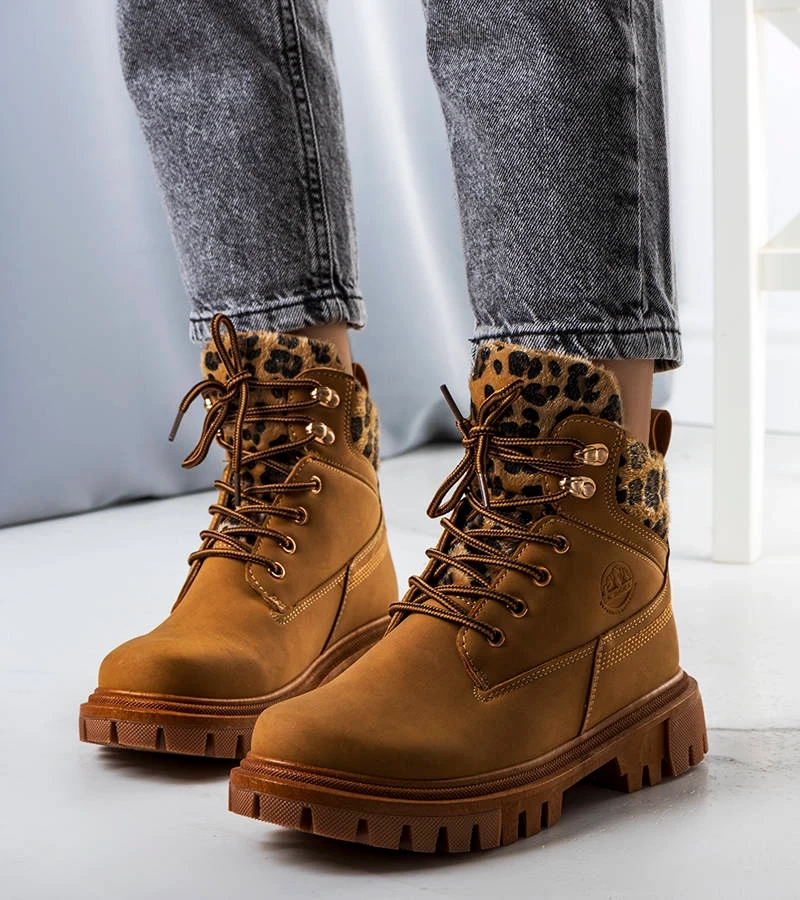 Brązowe matowe traperki damskie