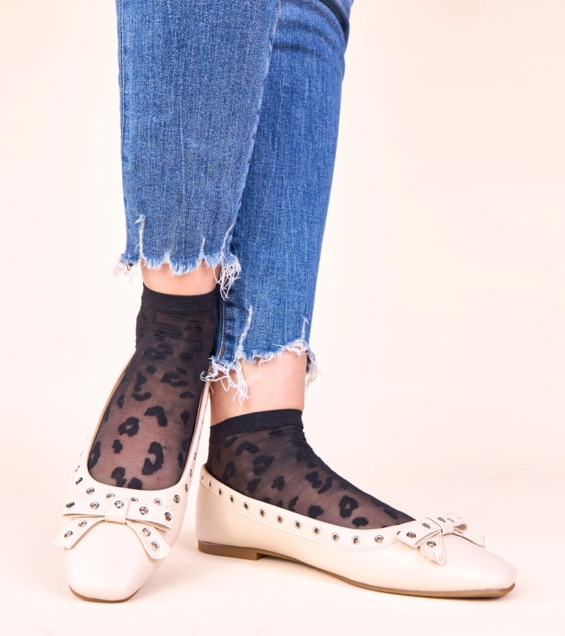 Hers Beżowe baleriny z ozdobnymi oczkami i kokardką