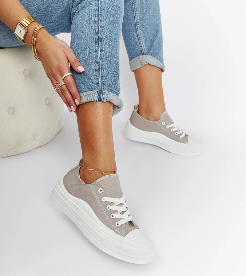 Niebieskie trampki na wysokiej podeszwie