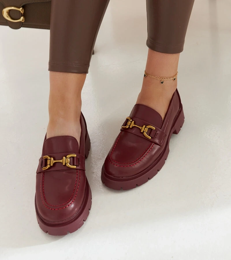 Bordowe mokasyny na grubszej podeszwie