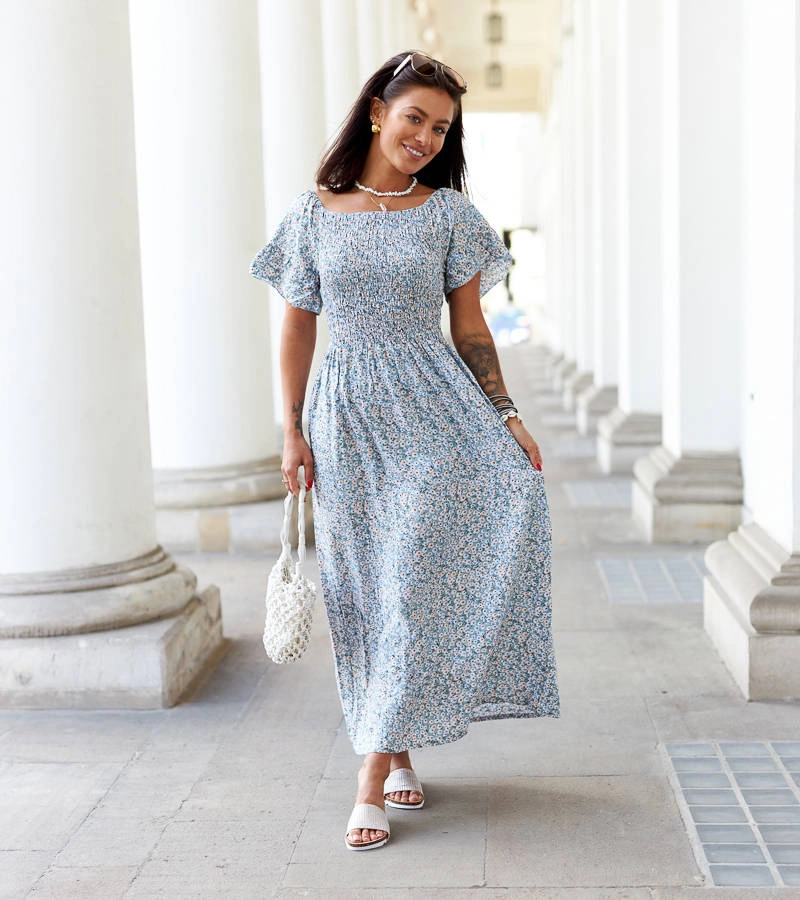 Zielona sukienka midi w kwiaty