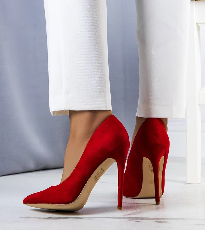 Czerwone szpilki z eko-zamszu