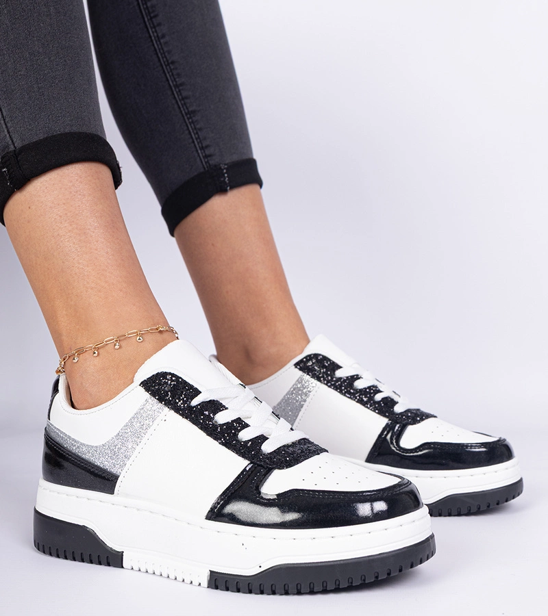 Hers Czarne sneakersy damskie na grubej podeszwie zdobione brokatem