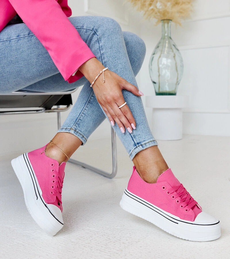 Ciemnoróżowe trampki na grubej podeszwie