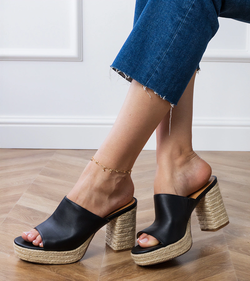 Hers Czarne klapki espadryle na słupku