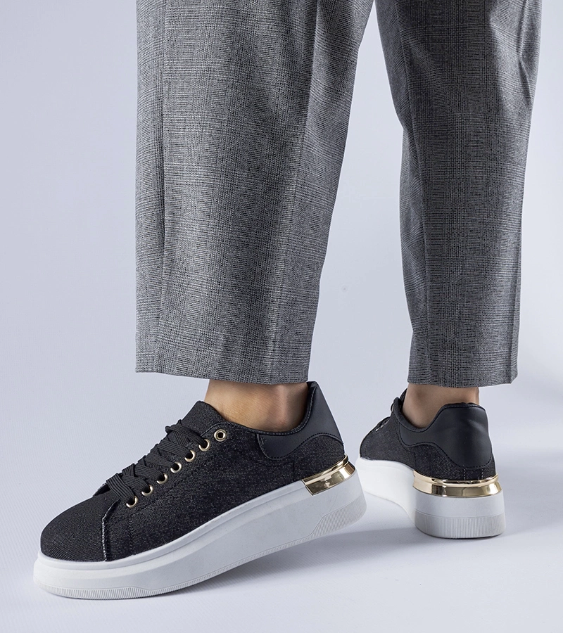 Czarne sneakersy na platformie