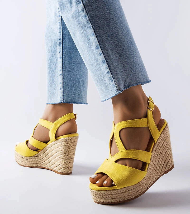 Żółte espadryle na koturnie