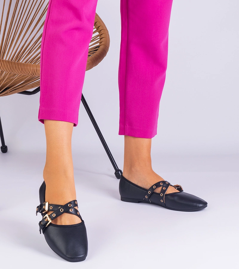 Hers baleriny damskie czarne z ekoskóry zdobione klamrami