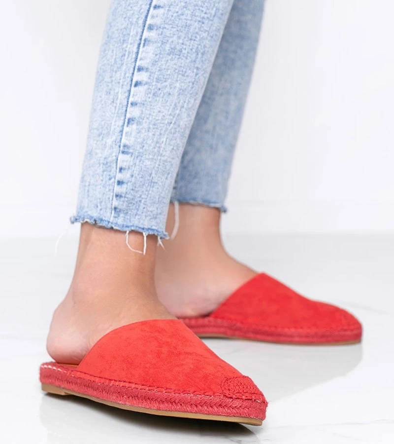 Czerwone klapki zabudowane Wenus