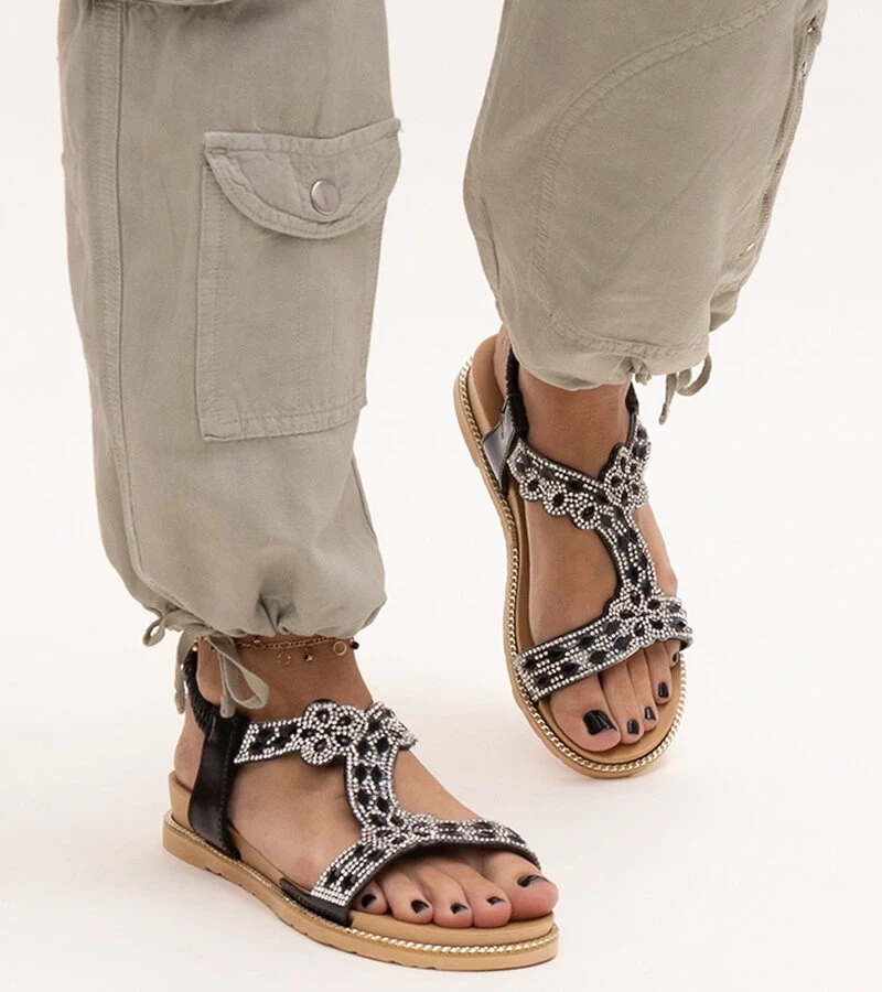 Błyszczące czarne sandałki