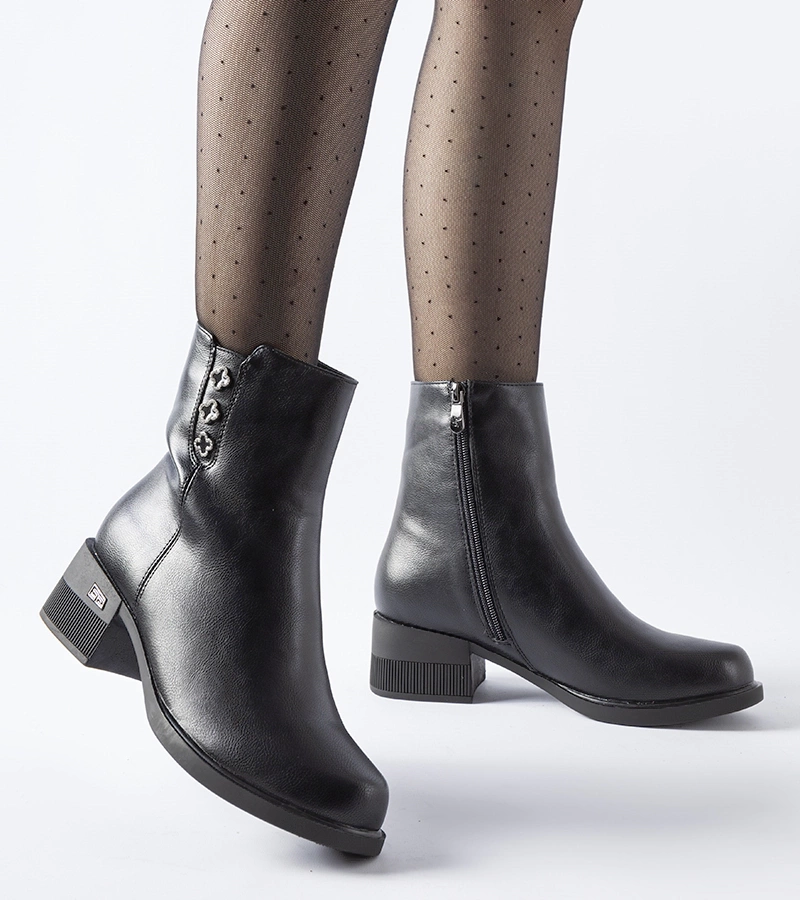 Czarne ocieplane botki z cyrkoniami