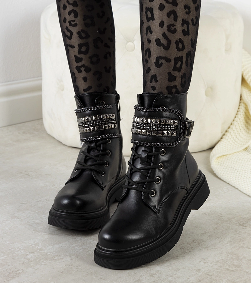 Czarne botki na wysokiej podeszwie