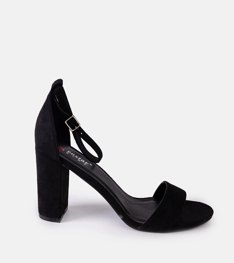 Czarne sandałki zamszowe na słupku