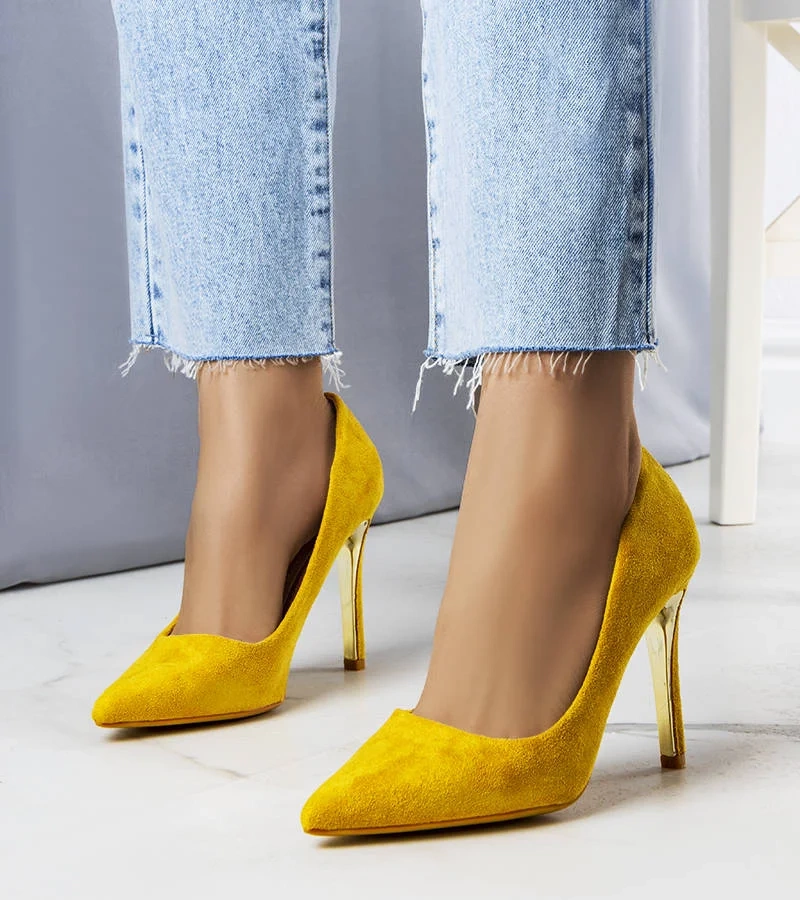 Musztardowe szpilki zamszowe