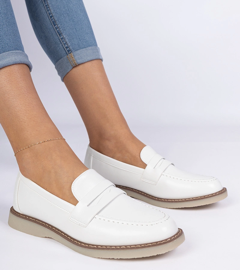 Hers Białe klasyczne mokasyny damskie