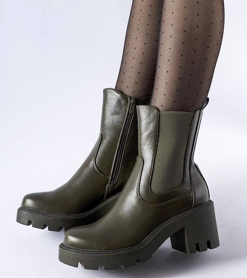 Ciemnozielone ocieplane botki na klocku