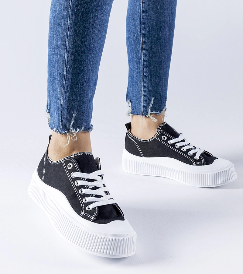 Czarne trampki na platformie