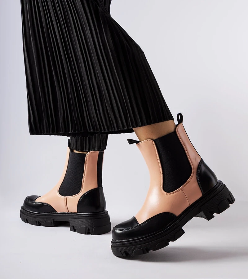 Czarno-różowe sztyblety z gumowymi wstawkami