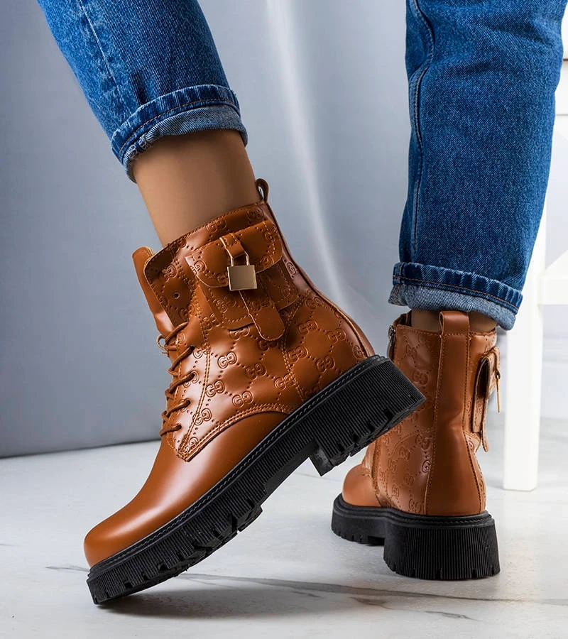 Brązowe ocieplane botki