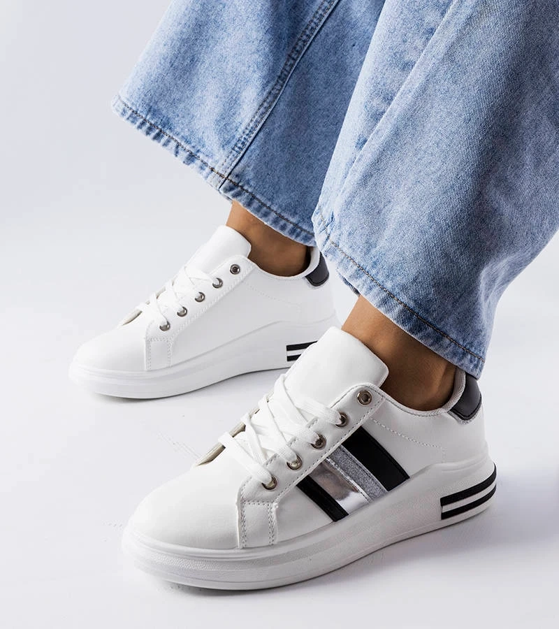 Biało-czarne sneakersy ze zdobioną cholewką