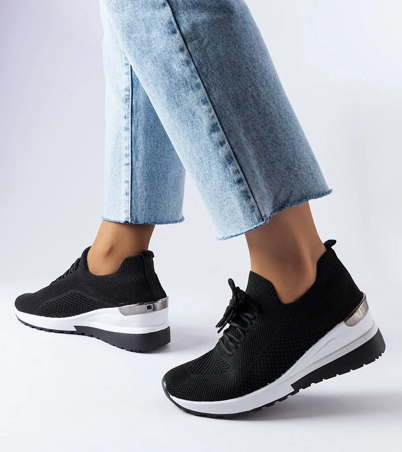 Czarne materiałowe sneakersy