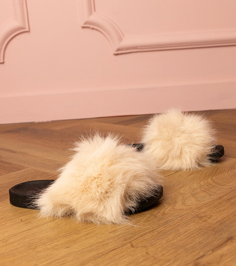 Hers Beżowe klapki dziecięce z futerkiem