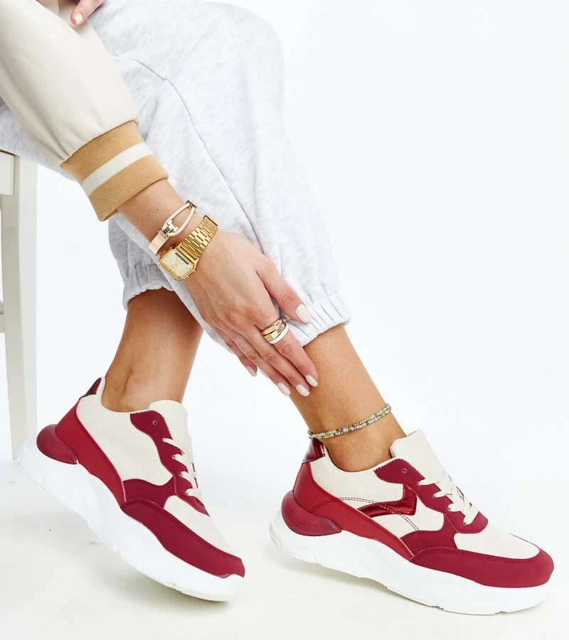 Beżowo-czerwone sneakersy na platformie