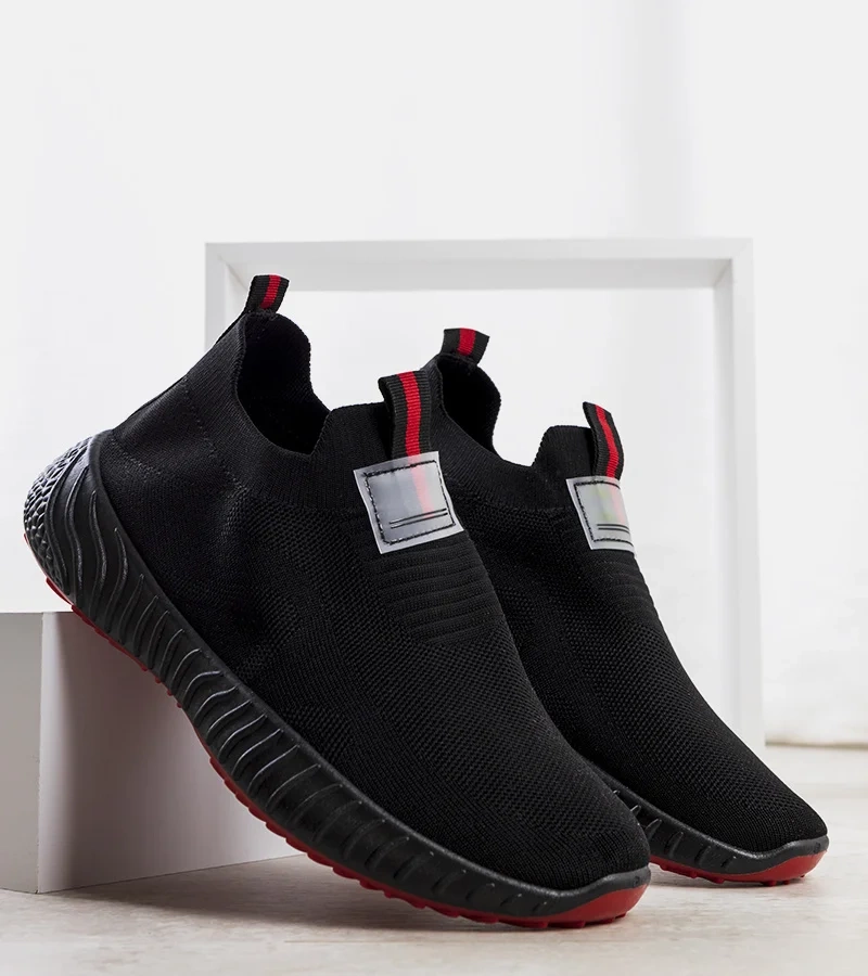 Czarne wsuwane sneakersy