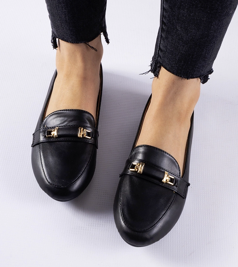 Czarne mokasyny z klamerką