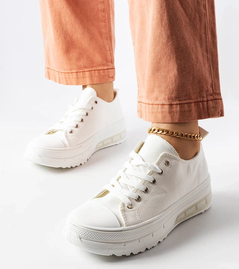 Białe trampki na grubej podeszwie