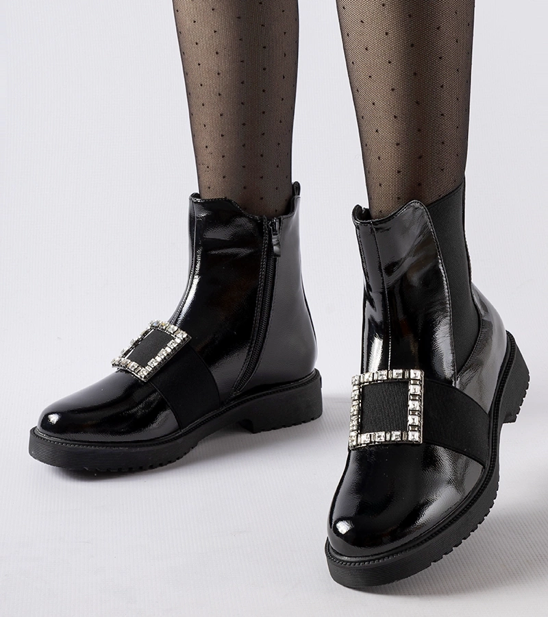 Czarne lakierowane botki z cyrkoniami