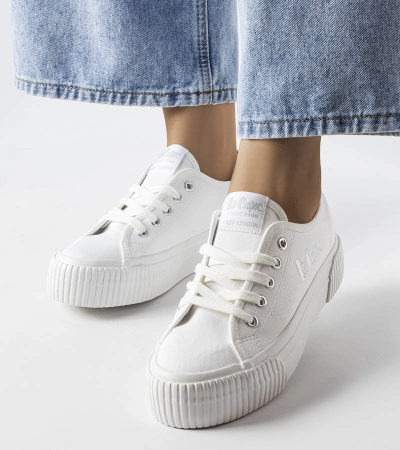 Białe trampki Lee Cooper LCW-23-31-1780L