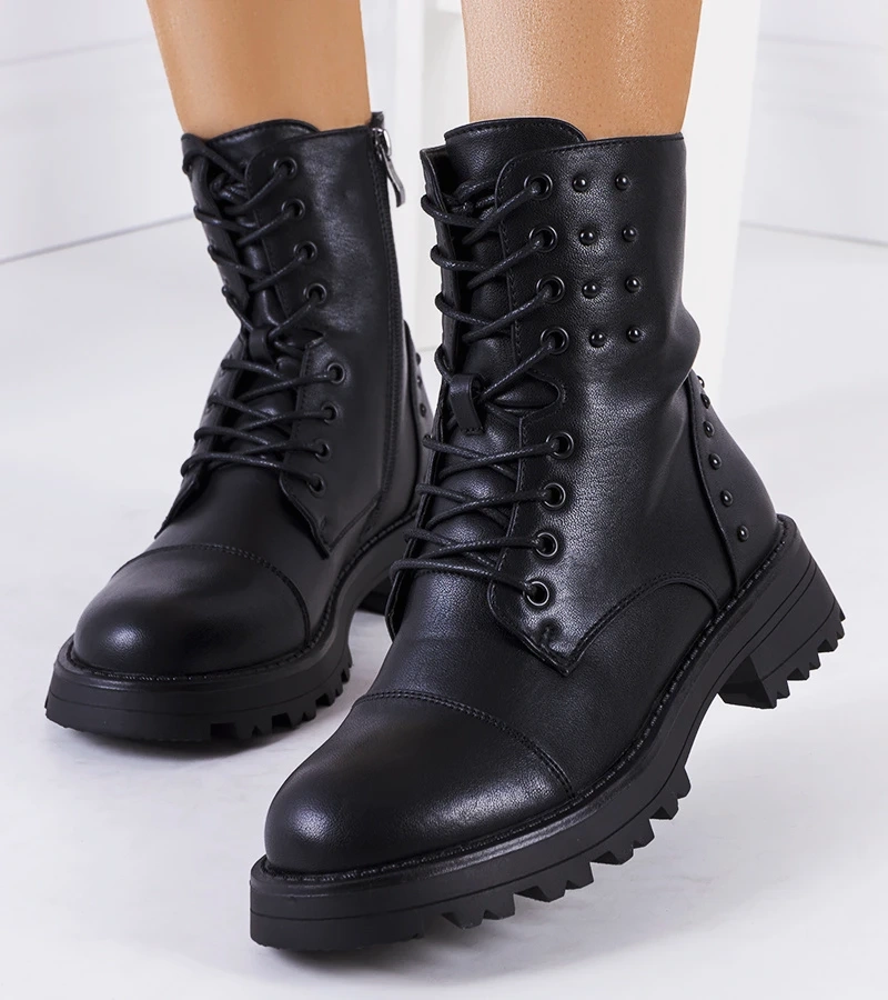 Czarne botki z ćwiekami eko-skóra