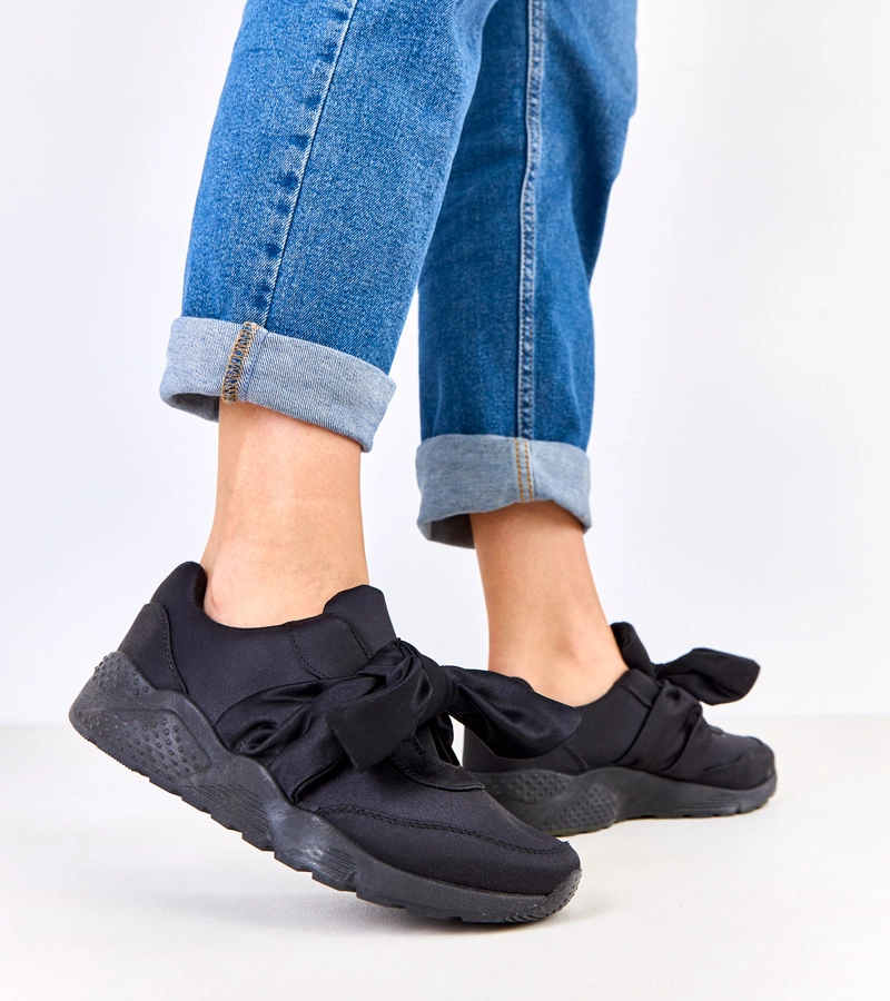 Hers Czarne sneakersy wsuwane z kokardką