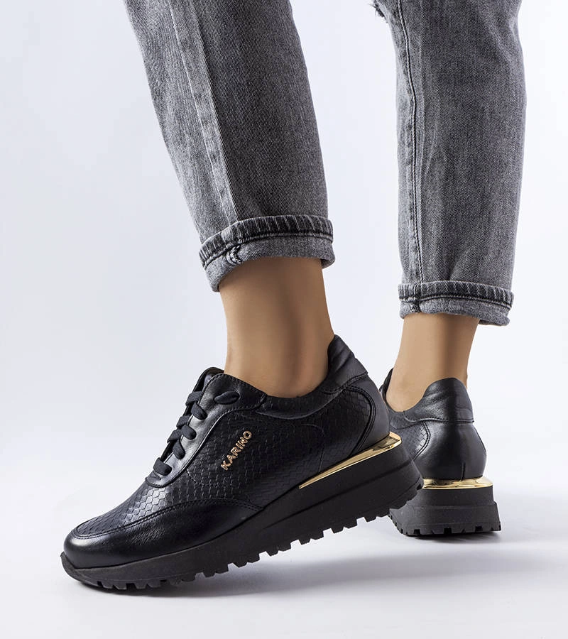 Czarne sneakersy na koturnie Vinceza