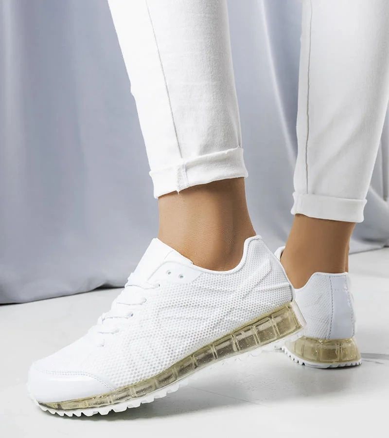 Białe sneakersy na ozdobnej podeszwie
